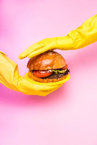Juicy burger on a pink background. Place for text. — Stok fotoğraf