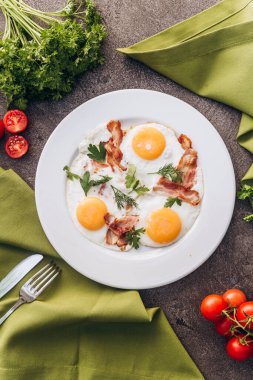 Sabahları pastırma ve yumurta ile mükemmel kahvaltı.