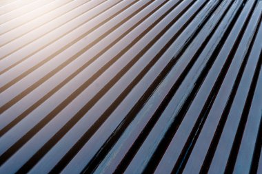 Petrol ve Gaz Boru Hattı İnşaatı, yatay sondaj. Petrol kuyusu kazmak. Ön planda, borulardan oluşan bir eklem