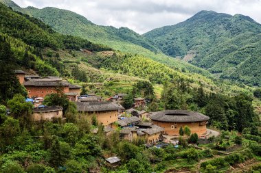 Tulou Çinli barakalar, geleneksel toprak bir dönüm noktası turistik Fujian Eyaleti Çin. Büyük yuvarlak kulübelere hala bugün Hakka kişi tarafından yaşamış olma.