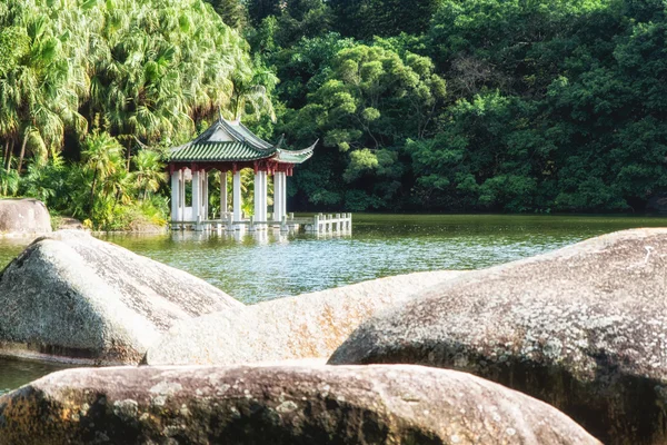 Çin stili köşk Gölü — Stok fotoğraf