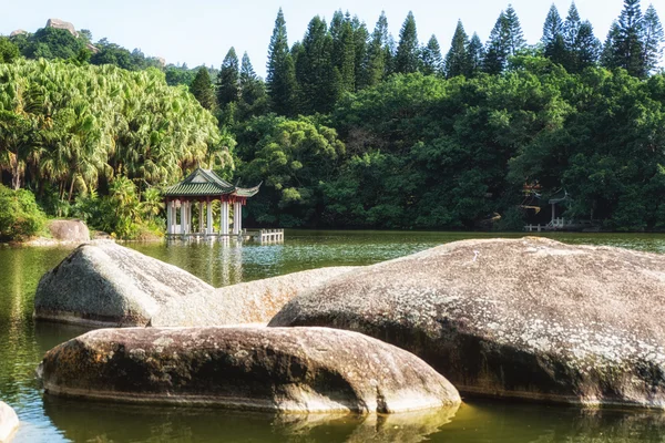 Çin stili köşk Gölü — Stok fotoğraf