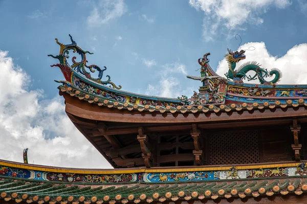 Drachenstatue Auf Dem Chinesischen Tempeldach — Stockfoto