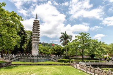Xiamen 'deki Güney Putuo Tapınağı' ndaki tapınak kulesi.