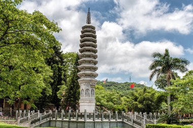 Xiamen 'deki Güney Putuo Tapınağı' ndaki tapınak kulesi.