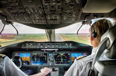 Pilot ve yardımcı pilot ticari düzlemde
