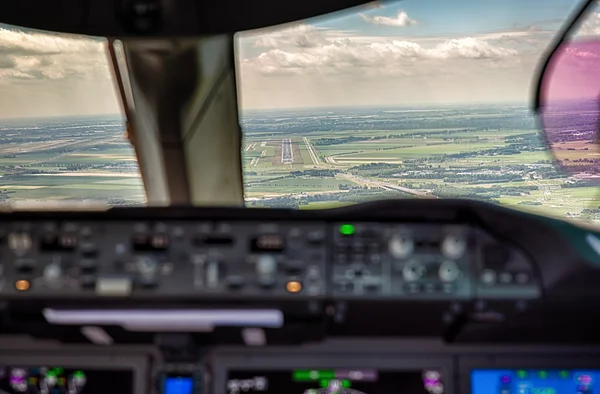 Vista do cockpit de aterragem — Fotografia de Stock