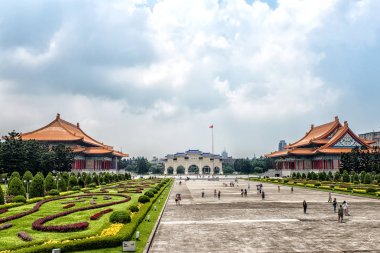 chiang kai-Şek anıt, Ulusal Tiyatro ve ulusal konser salonu ile libery kare. (taipei, Tayvan.)