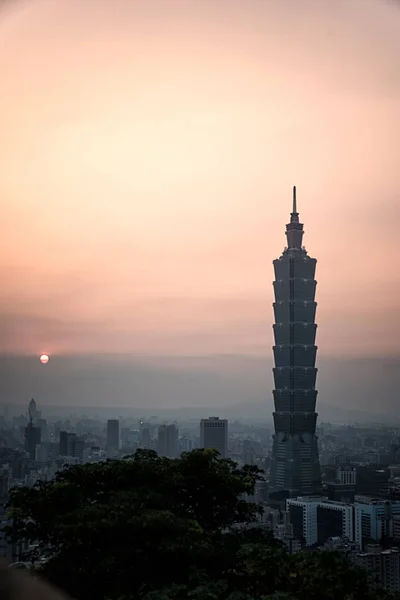 Ταϊπέι 101, στον ορίζοντα στο σούρουπο Ταϊπέι, Ταϊβάν — Φωτογραφία Αρχείου