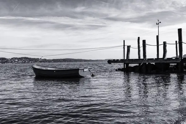 İskele ve tekne — Stok fotoğraf