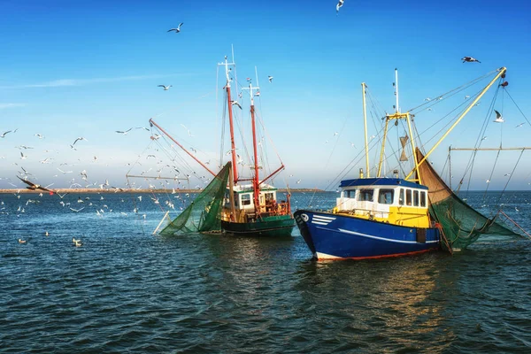 Fishing trawlers at work — Stock Photo, Image