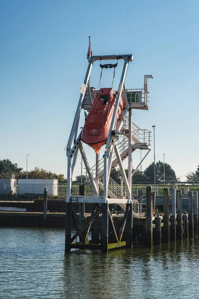 Un bote salvavidas de caída libre — Foto de Stock