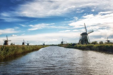 doğal yel değirmenleri ve kanal