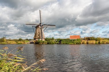 geleneksel Hollanda yel değirmenleri
