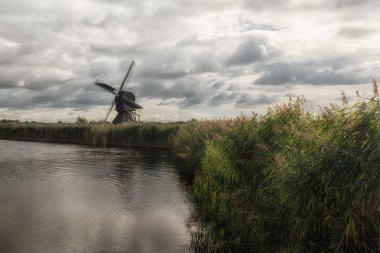 doğal yel değirmenleri ve kanal