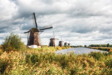 doğal yel değirmenleri ve kanal