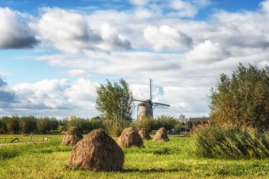 Haystacks ve yel değirmenleri