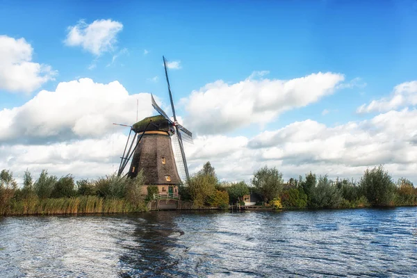 Moulin à vent à Kinderdijk, Hollande — Photo