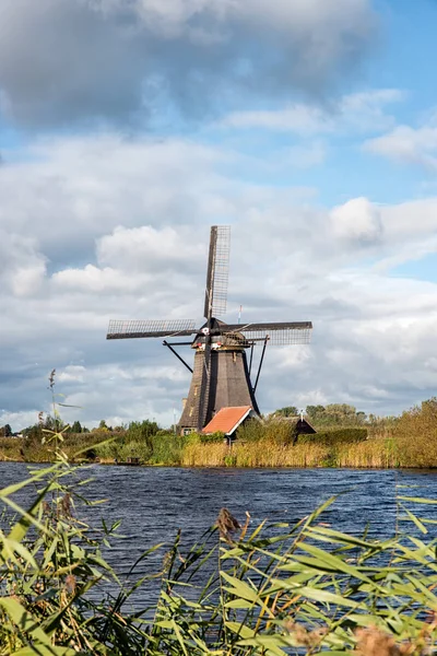 Geleneksel Hollanda yel değirmeni 