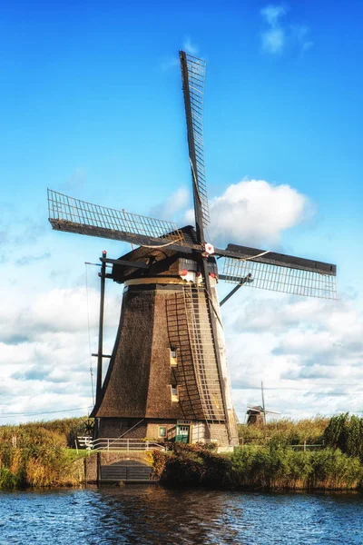 geleneksel Hollanda yel değirmenleri 