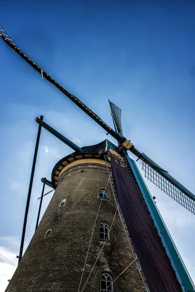 Düşük açılı yel değirmeni