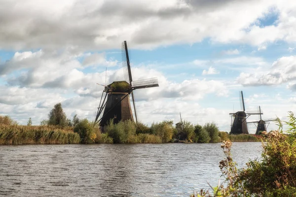 geleneksel Hollanda yel değirmenleri 