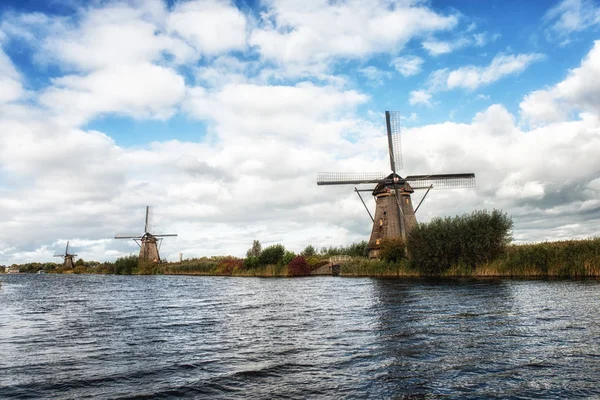 doğal yel değirmenleri ve kanal