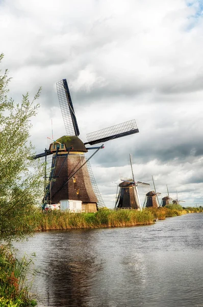 doğal yel değirmenleri ve kanal