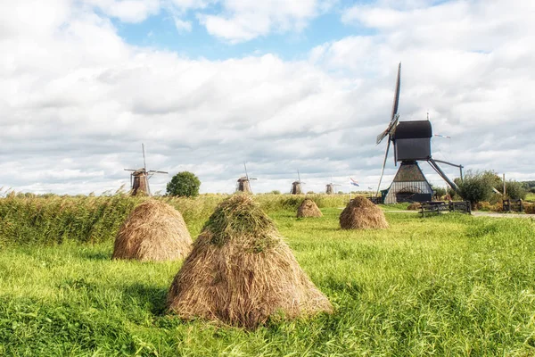 Yel değirmeni ve Haystacks