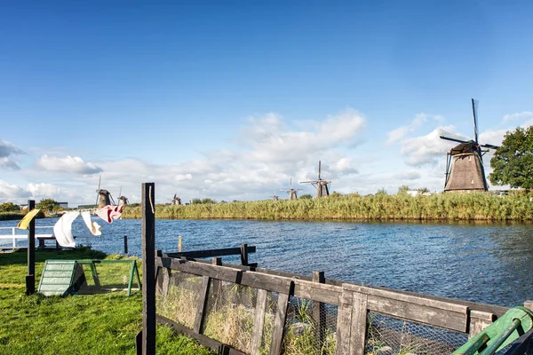Çamaşırhane ve yel değirmenleri