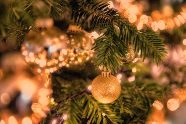 Noel ağacı süsleme topları dekorasyon yakın çekim