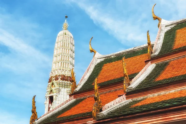Çatıları Wat Arun, Budist tapınağı. Thonburi. Bangkok, Tayland