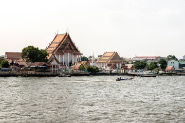 Bangkok, Tayland - Aralık 01th: ve bir görünümünü Chao Phraya Nehri'nin güney Bangkok, Tayland