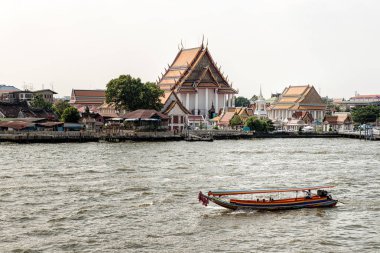 Bangkok, Tayland - Aralık 01th: ve bir görünümünü Chao Phraya Nehri'nin güney Bangkok, Tayland