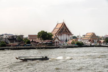 Bangkok, Tayland - Aralık 01th: ve bir görünümünü Chao Phraya Nehri'nin güney Bangkok, Tayland