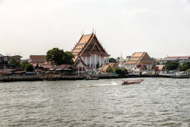 Bangkok, Tayland - Aralık 01th: ve bir görünümünü Chao Phraya Nehri'nin güney Bangkok, Tayland