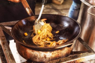 Pad Thai, bir Wok, Tayland pişirme