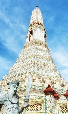 Sivri ve koruyucu Wat Arun Tapınağı Bangkok, Tayland