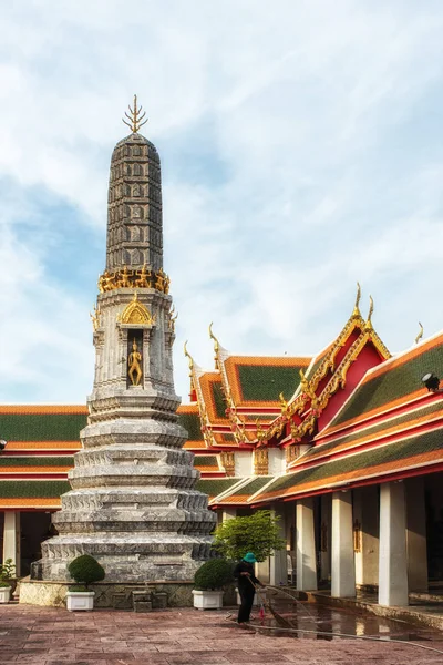 Uma Trabalhadora Wat Pho Temple Bangkok Tailândia — Fotografia de Stock