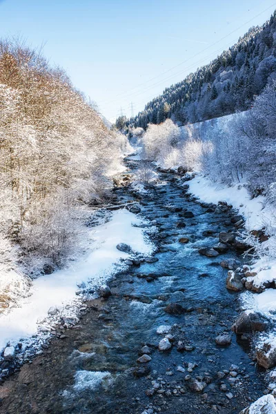 Nascer Sol Inverno Rio Com Árvores Cobertas Neve — Fotografia de Stock