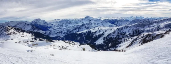 Skifahren in den österreichischen Alpen — Stockfoto