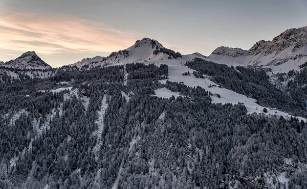 Wunderbare Winterlandschaft der Berge — Stockfoto