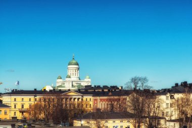 Çatıları ve Helsinki Katedrali üzerinden bir görünüm