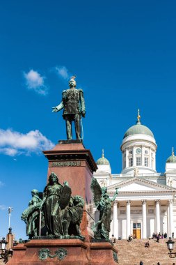 Katedral ve Alexander II Helsinki anıt