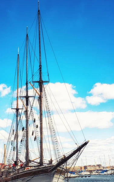 Veleiros navios à vela na doca, Helsínquia, Finlândia — Fotografia de Stock