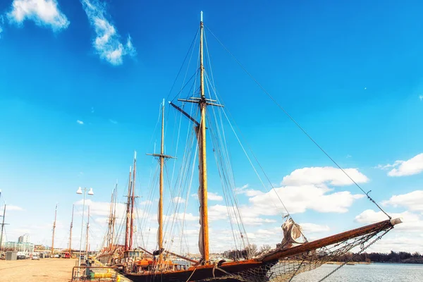 Veleiros navios à vela na doca, Helsínquia, Finlândia — Fotografia de Stock