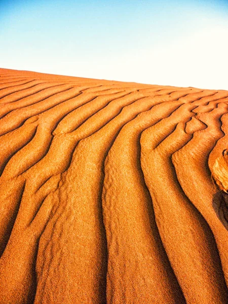 Zand patronen op een woestijn in Dubai, Verenigde Arabische Emiraten — Stockfoto