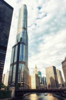 Chicago mimari Wrigley ve Trump Tower binalar