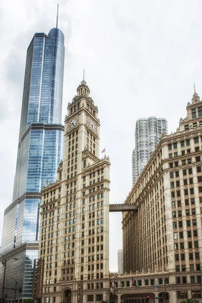 Chicagói építészet Wrigley és Trump Tower épületek — Stock Fotó