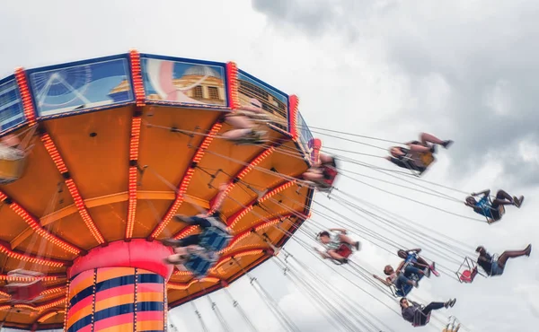 Ein Chairoplane dreht sich — Stockfoto